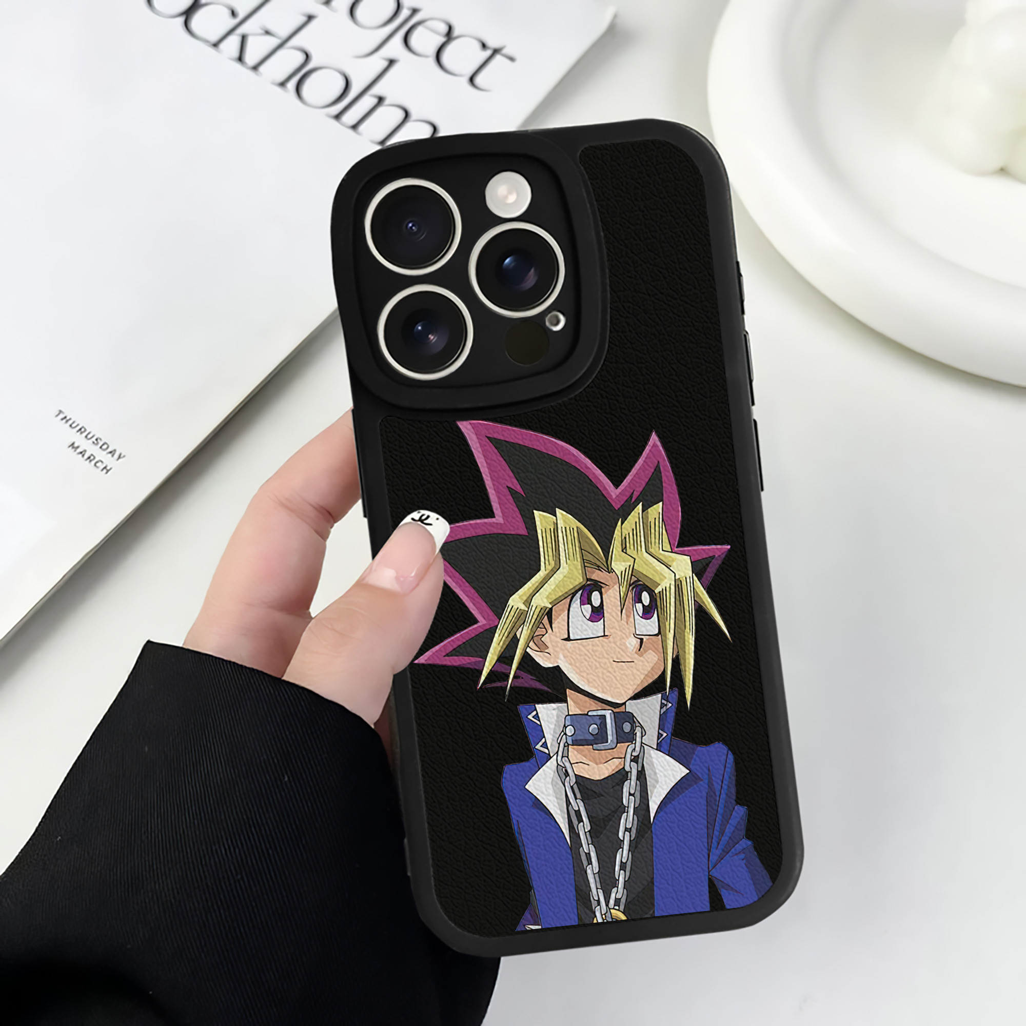遊☆戯☆王 Yu-Gi-Oh! 【iPhone 16シリーズ対応】シリコンスマホケース（レザー調） 材質：シリコン